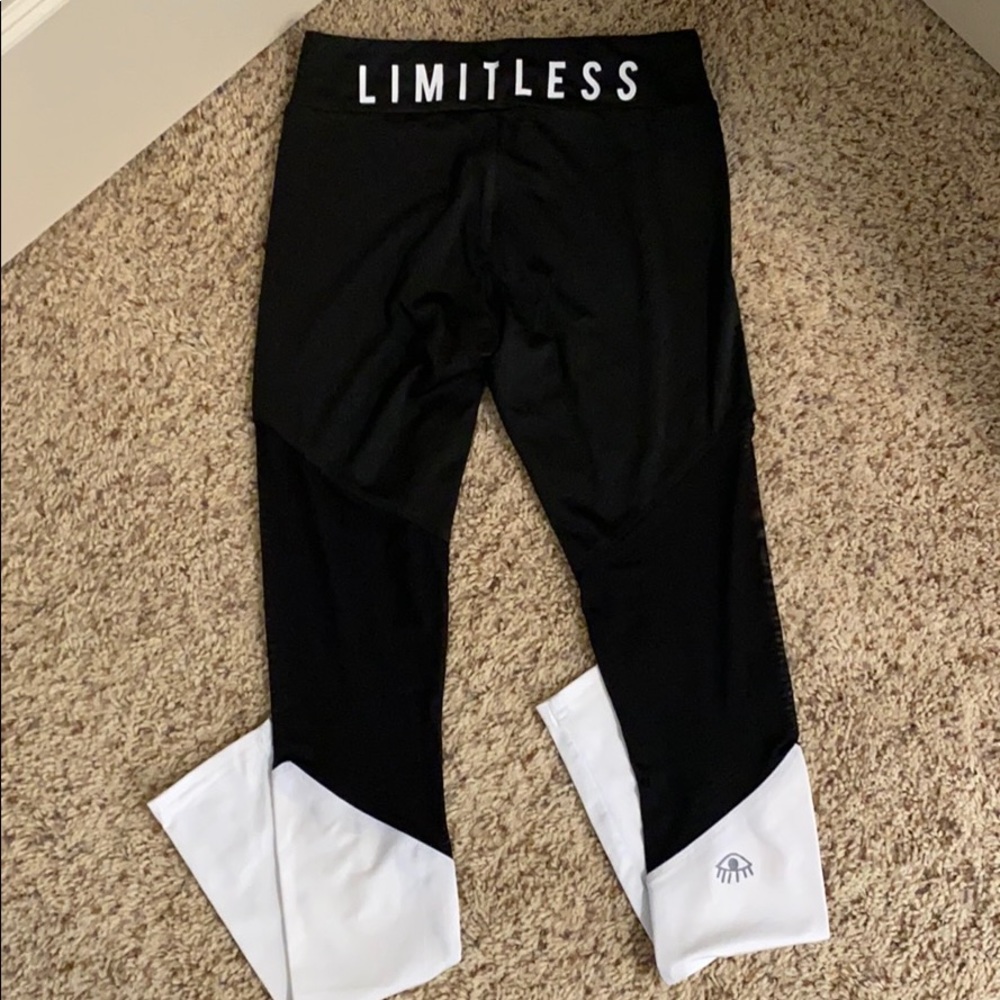 New condition “Limitless” leggings by Luciana